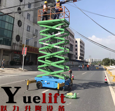 剪叉式高空作業(yè)平臺（帶輔助行走）